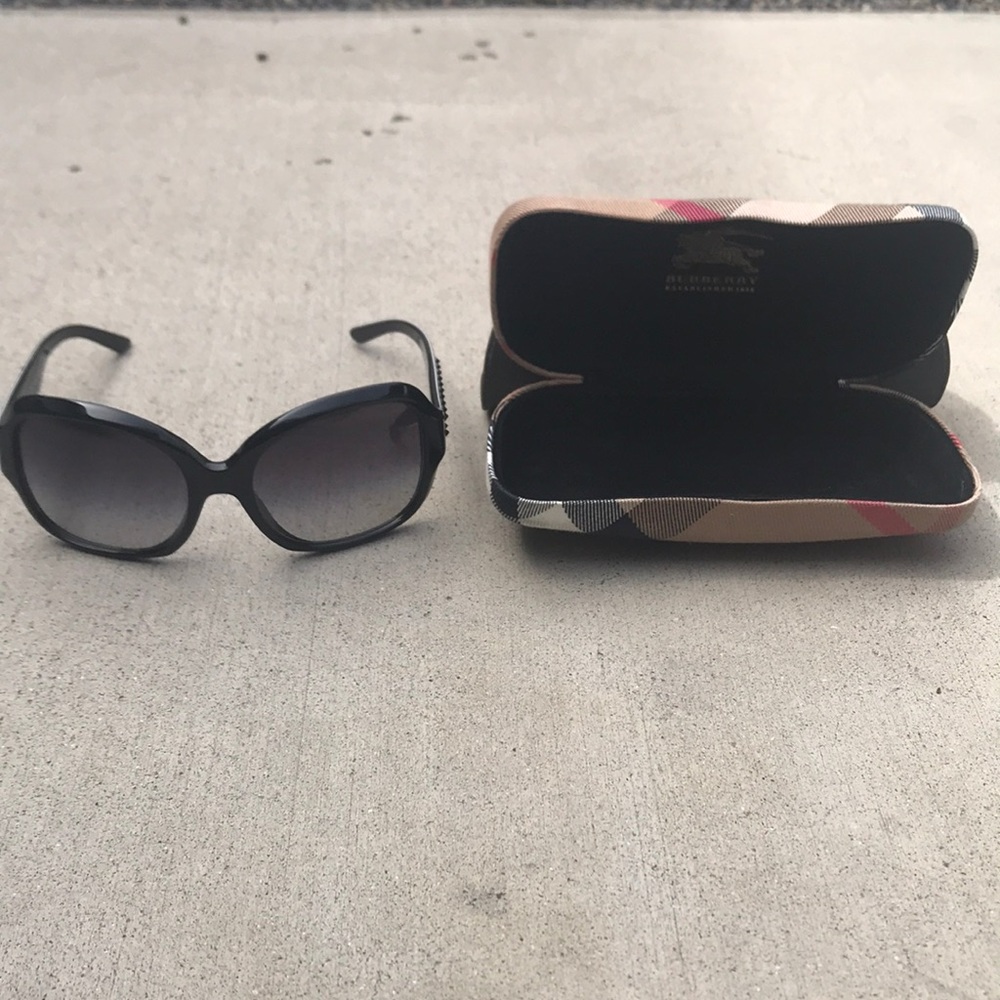 Burberry Check Stud Sunglasses with Case